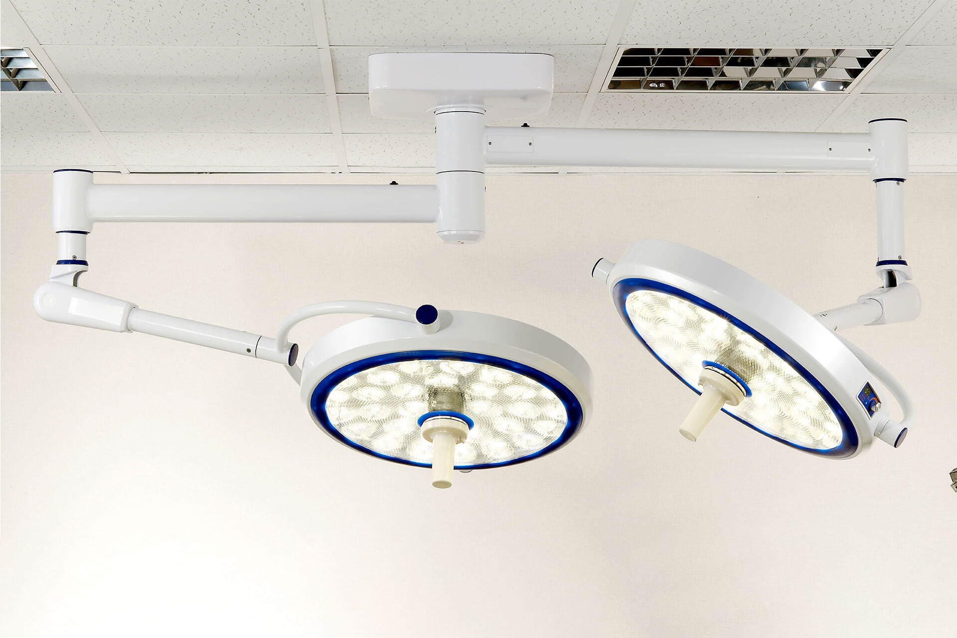 SLJ - Low Ceiling Glareless LED Operating Light - 4